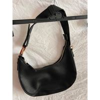 black-snake-print-shoulder-bag